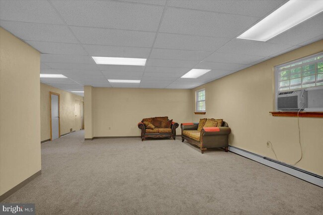 Building Photo - 392 5 Locks Rd