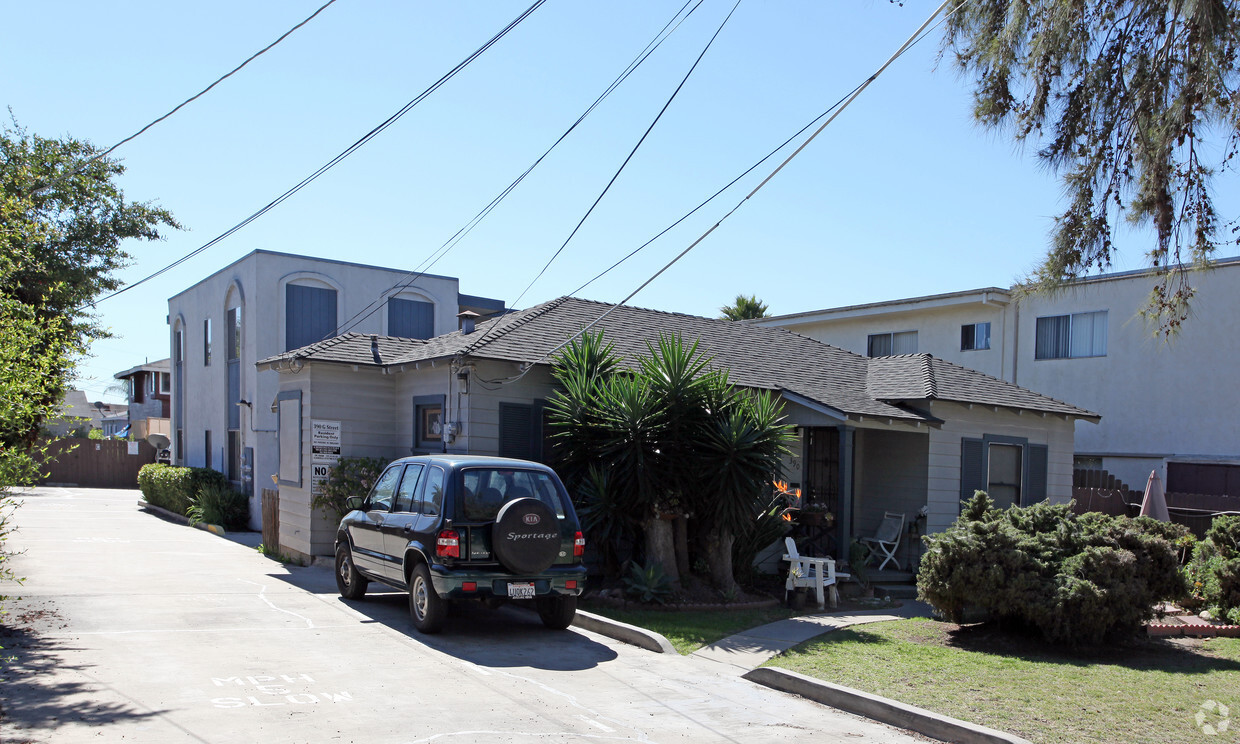 Building Photo - 390 G St