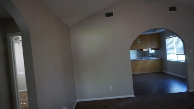 Building Photo - Three bedroom!