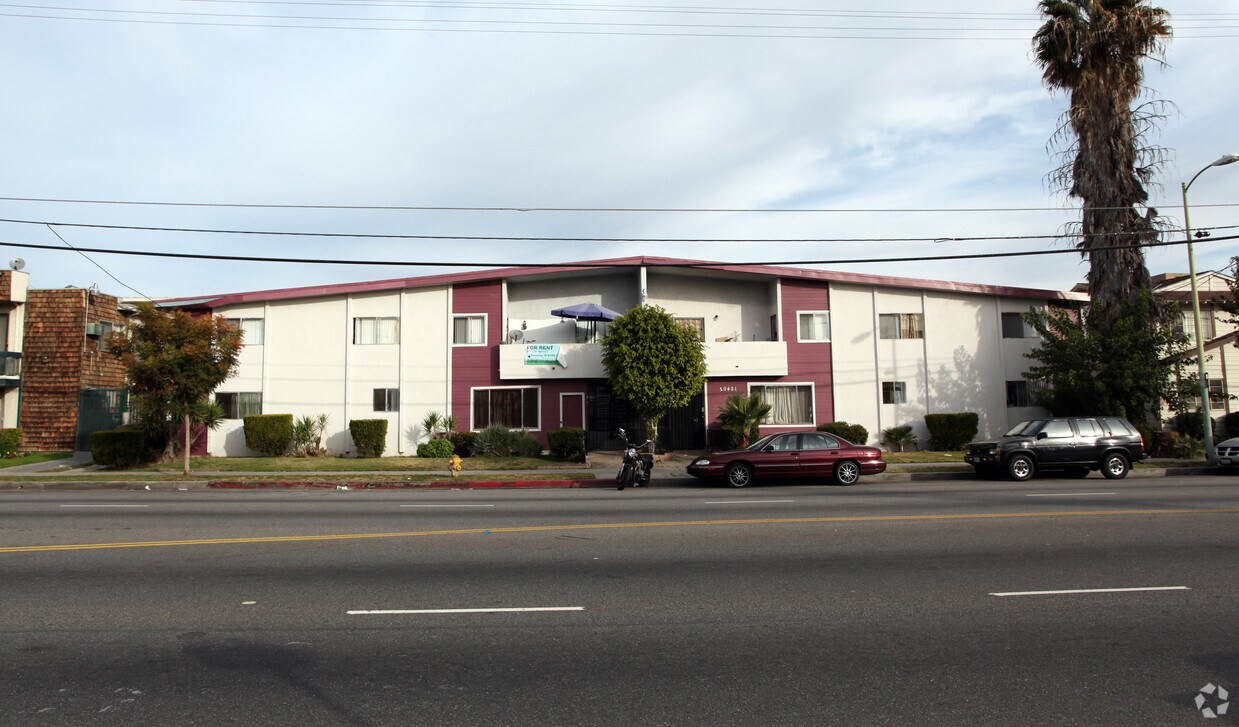 Primary Photo - 20421 Saticoy St