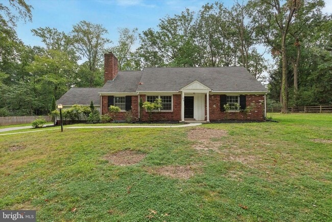 Building Photo - 310 Pine Tree Rd