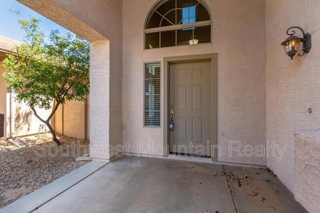 Foto del edificio - 41261 W Laramie Rd