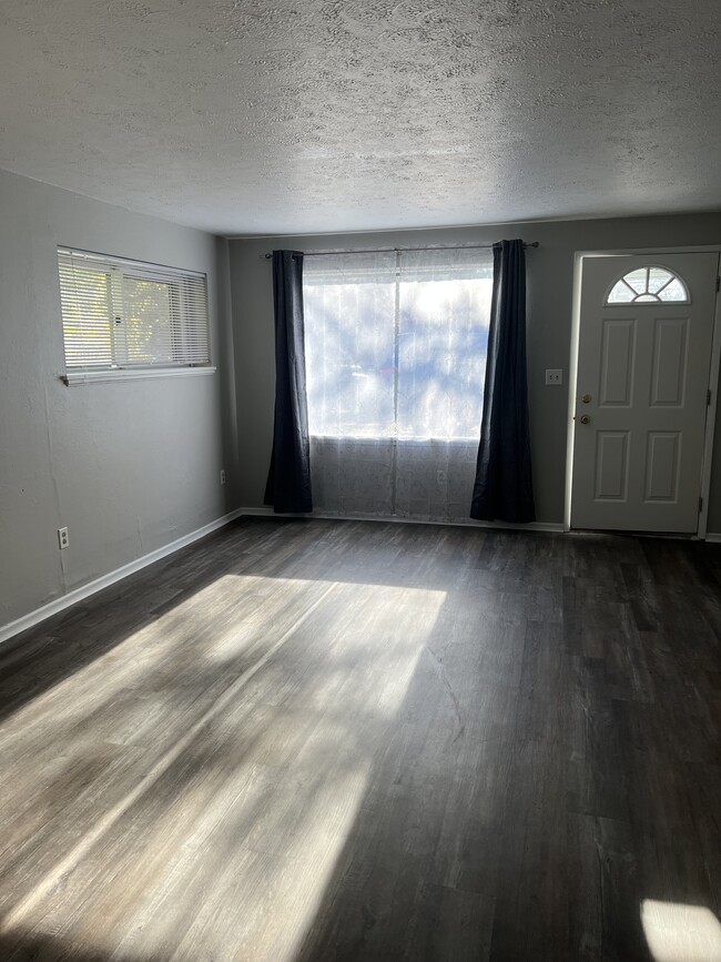 Living Room - 1103 S Hayes St