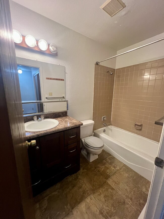Building Photo - Upper level two bedroom, one bathroom clos...