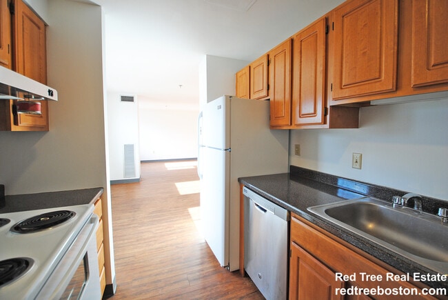 Building Photo - 5 Pine St