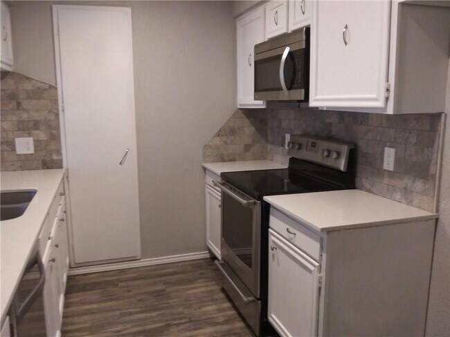 Foto del edificio - 1920 N Floyd Rd