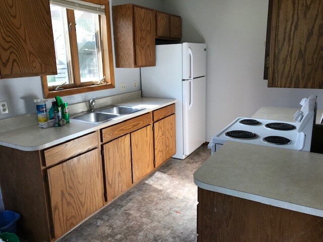 Kitchen - 217 S 16th Ave