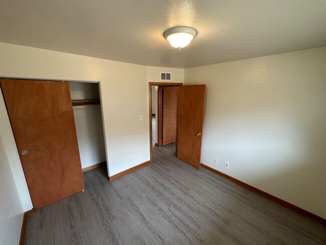 Building Photo - 7731 W Hampton Ave