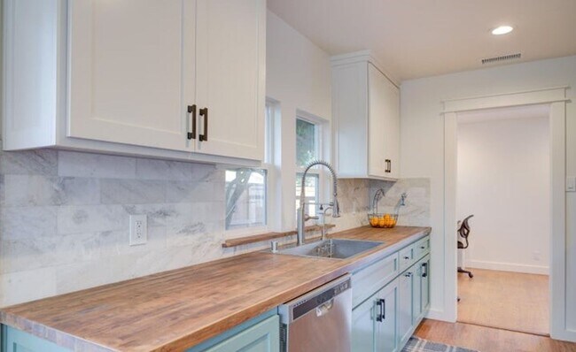 Building Photo - Beautifully Remodeled Home