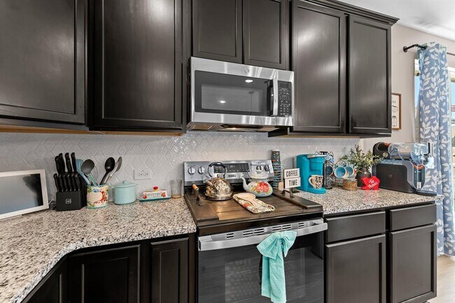 Foto del edificio - 121 Lazy Lizzy Rd