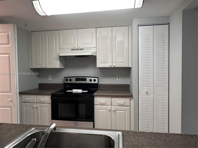Building Photo - 9755 Westview Dr