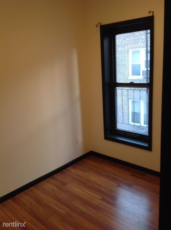 Building Photo - 320 E 78th St