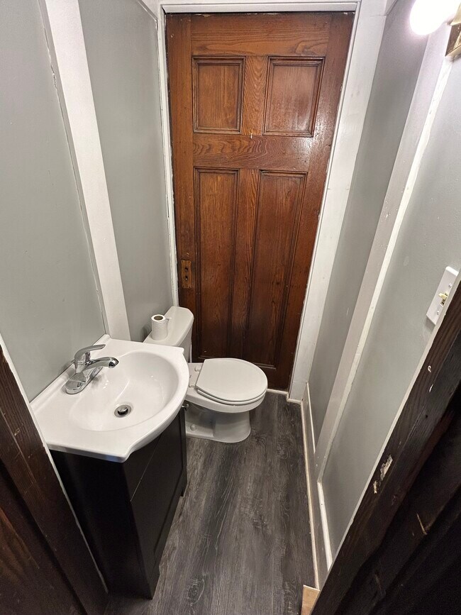 Building Photo - 1140 Plymouth Ave S