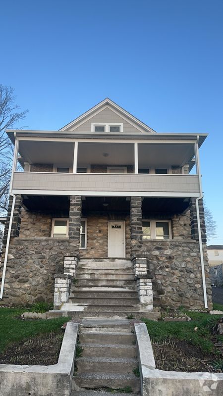 Building Photo - 64 Maplewood Ave