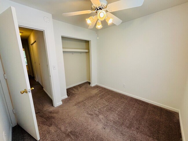 Foto del edificio - 317 Pheasant Run Ct