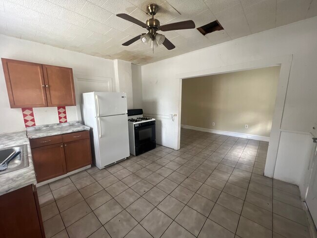 Kitchen & Living Are - 57 Merchants Ave