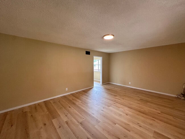 Building Photo - 414 N Alameda Ave