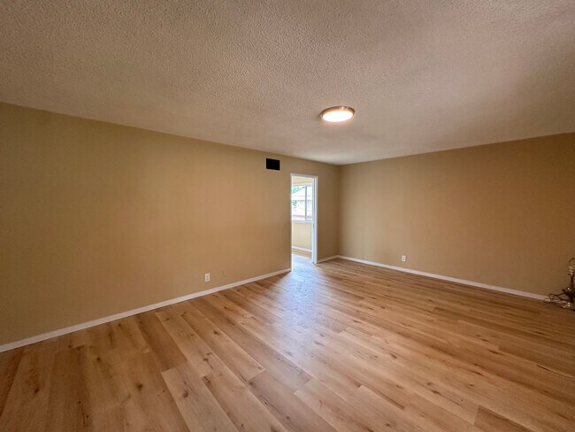 Foto del edificio - 414 N Alameda Ave