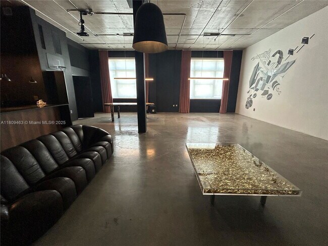 Foto del edificio - 250 NW 23rd St
