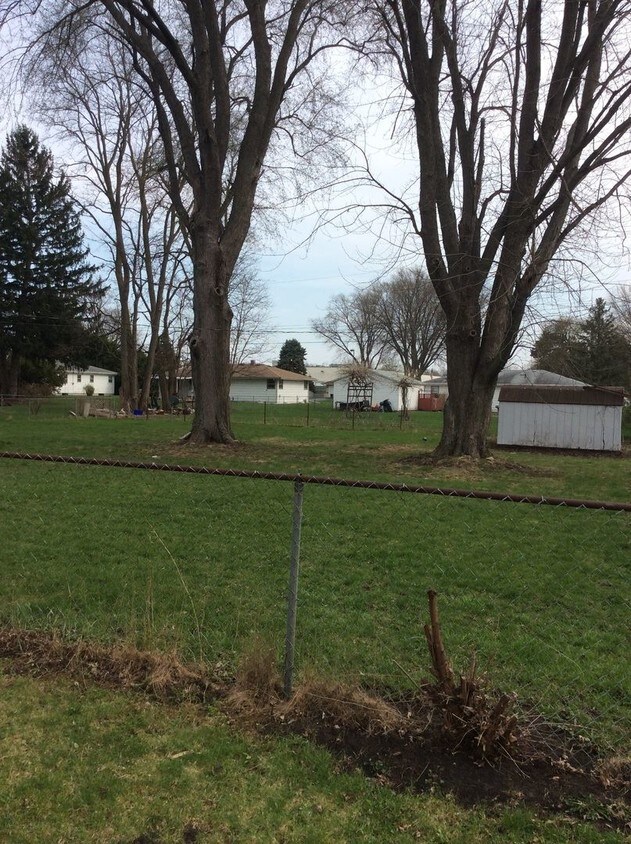 Building Photo - 1611 Hackberry Ln