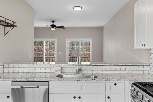 Building Photo - Available Now! Updated 4 bed, 3.5 Ba in Ca...