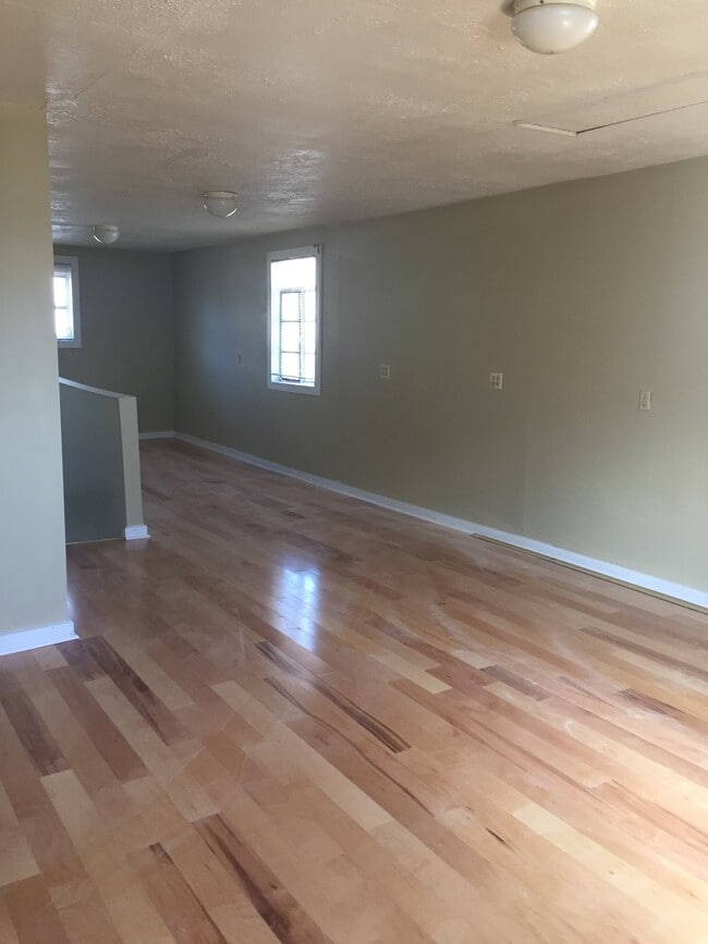 Building Photo - 518 W Loveland Ave