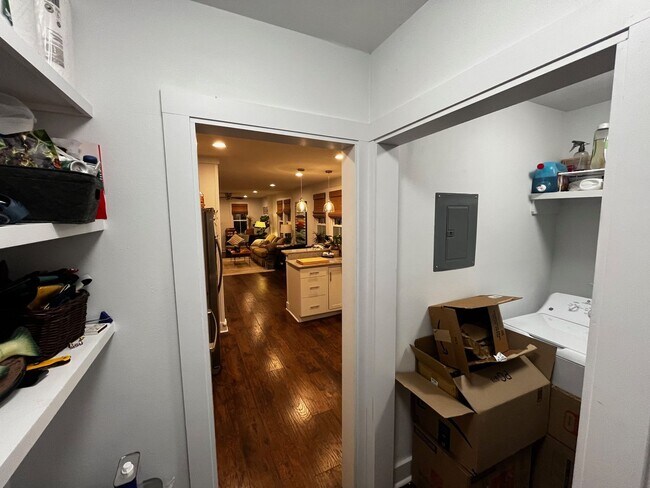 Building Photo - Charming Home In the Garden District- Ideal Location