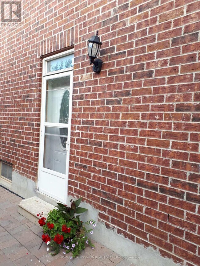 Photo du bâtiment - 18 Corvette Ave