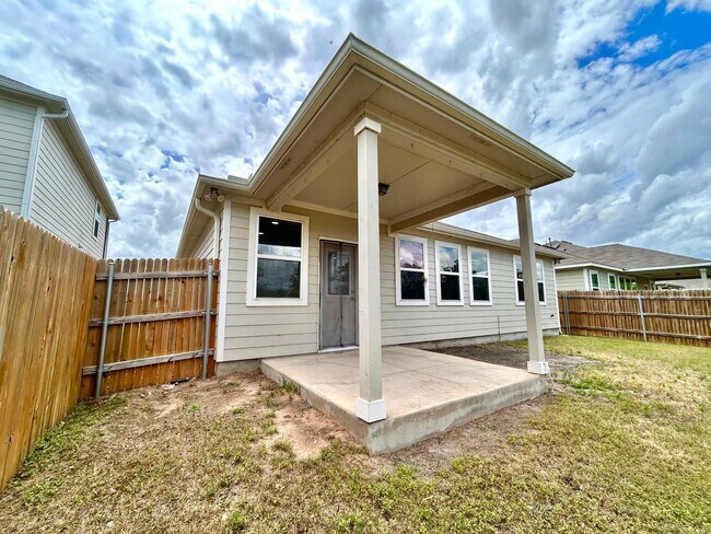 Foto del edificio - 12012 Saddle Rock Dr