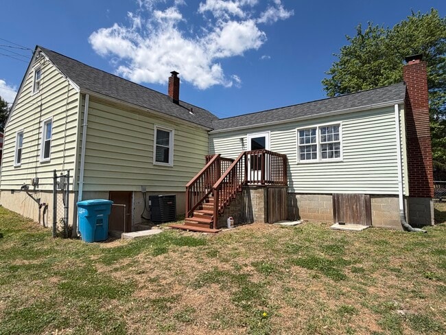 Foto del edificio - 2205 Plantation Rd NE