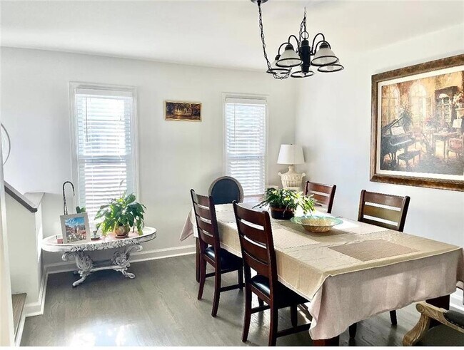 Foto del edificio - 856 St Charles Ave NE