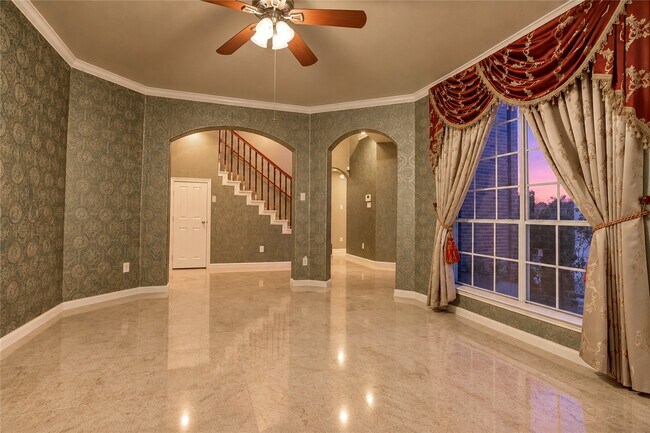 Foto del edificio - 2707 Sterling Fields Dr