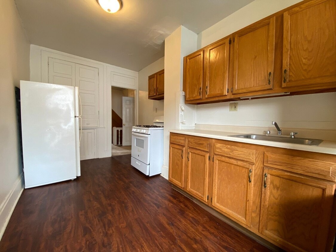 Primary Photo - Two Bedroom on Semple Street With an Aweso...