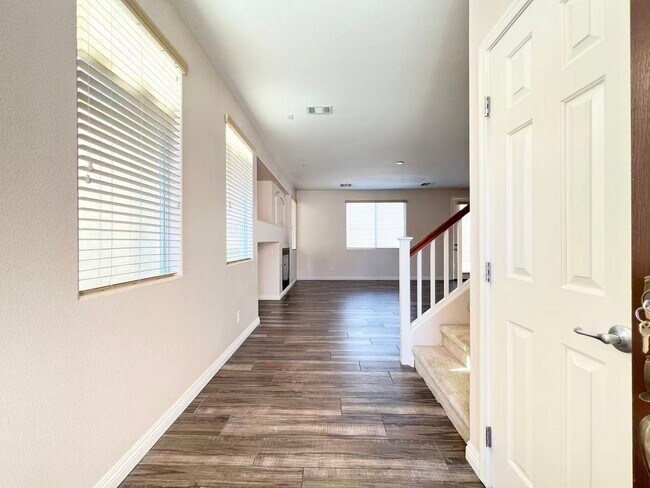 Building Photo - 563 Newberry Springs Dr