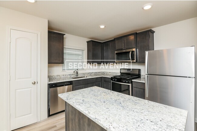 Foto del edificio - 1325 Woodwinds Dr