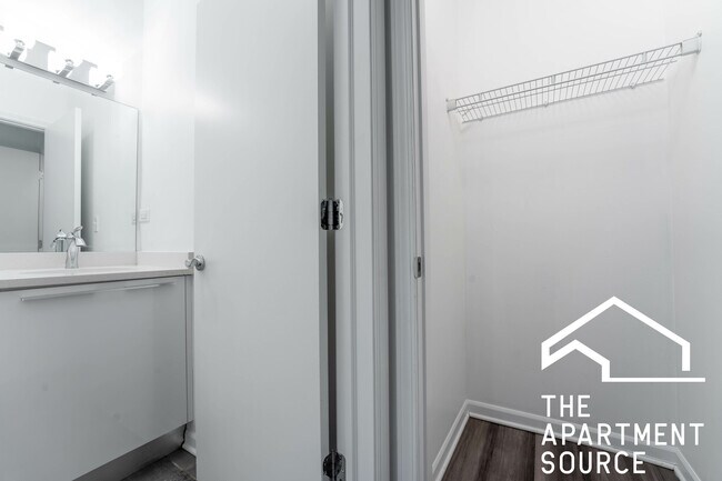 Foto del edificio - 2700 W North Ave