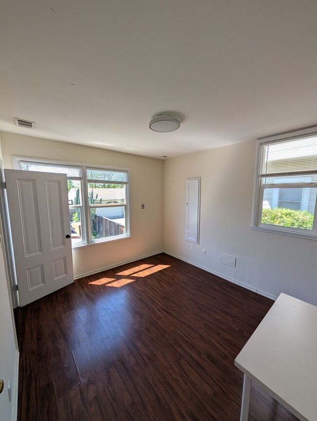Building Photo - 163 Gifford Ave