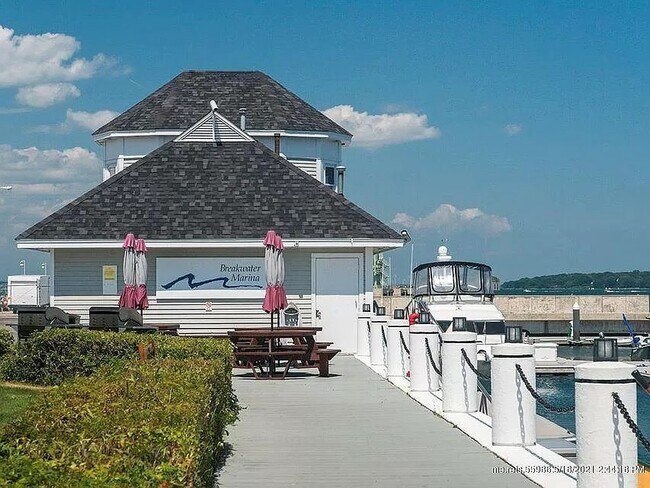 Foto del edificio - 148 Breakwater Dr