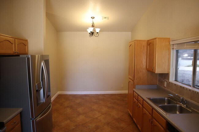 Foto del edificio - Home With A Pool and Much More!