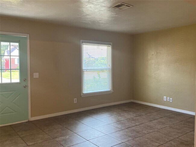 Foto del edificio - 2817 NW 35th St