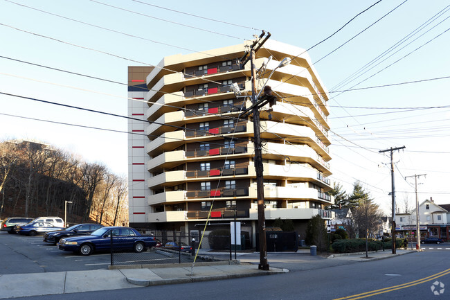 Exterior Photo - Salem Towers