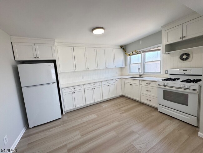 Foto del edificio - 625 Bound Brook Rd
