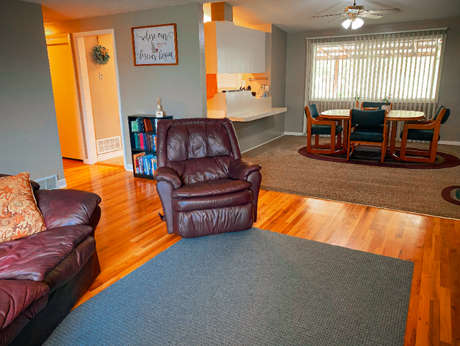 Foto del edificio - 3765 E Sunnyside Rd