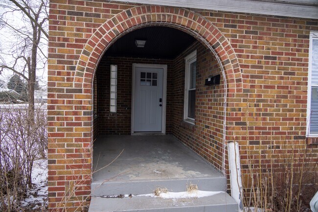 Foto del edificio - 1627 N Tibbs Ave