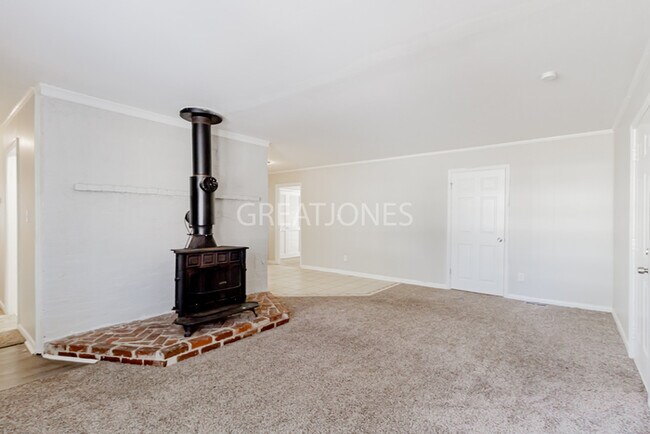 Foto del edificio - NOW OFFERING $250 OFF FIRST FULL MONTH IF ...