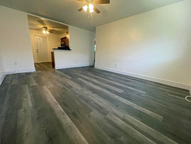 Foto del edificio - 1283 NE 109th St