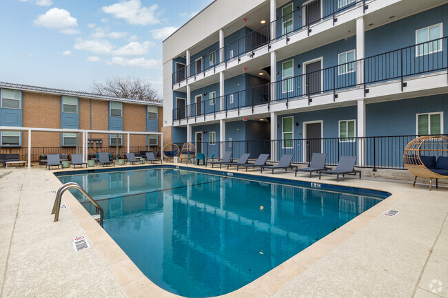 Pool - Campus Trailhead Student Apartments