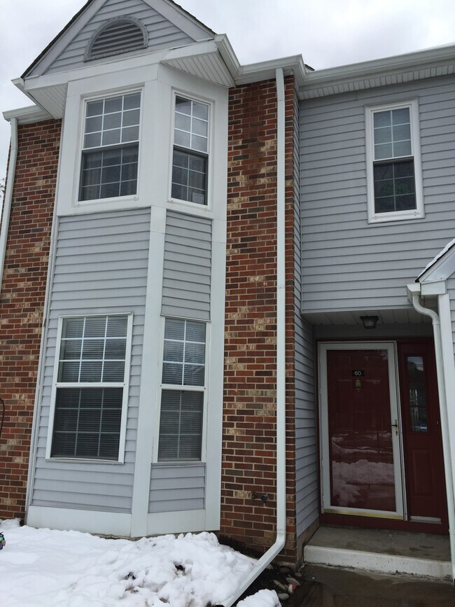 Building Photo - 60 Pinewood Dr