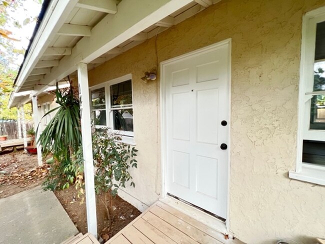 Building Photo - Remodeled One Bedroom in Leucadia