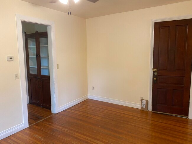Foto del edificio - 1051 E Johnson St